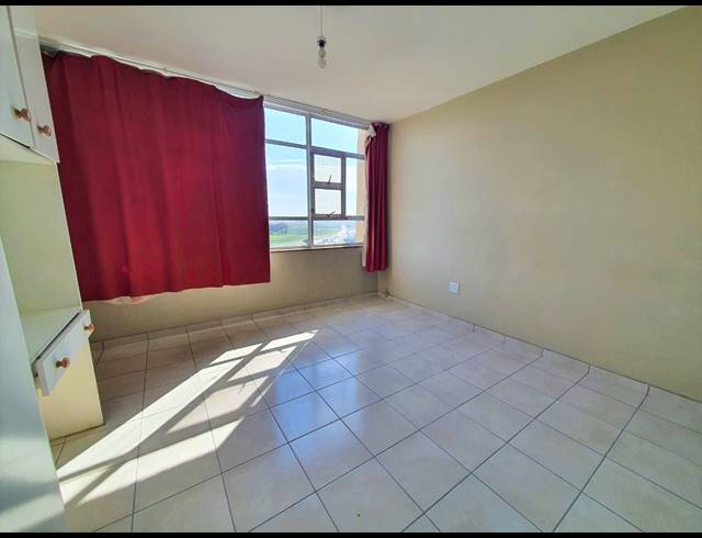 2 BEDROOM APARTMENT TO LET IN TOWNSEND ESTATE